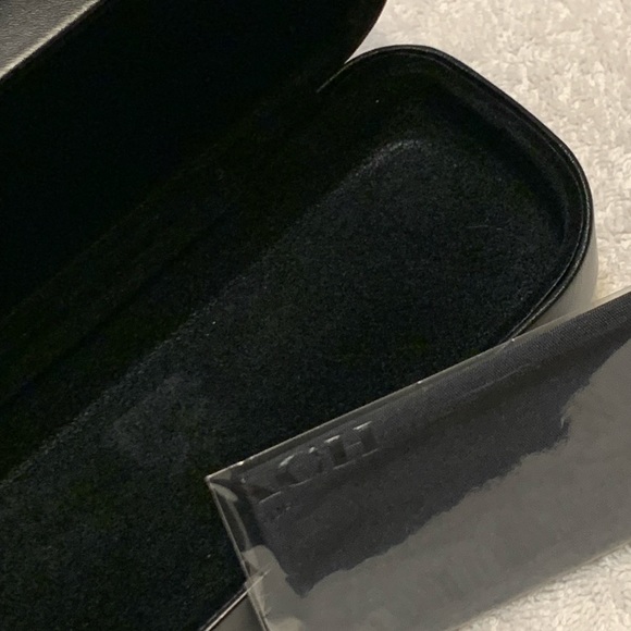 Coach hard case for eyeglasses or sunglasses. - Picture 9 of 11